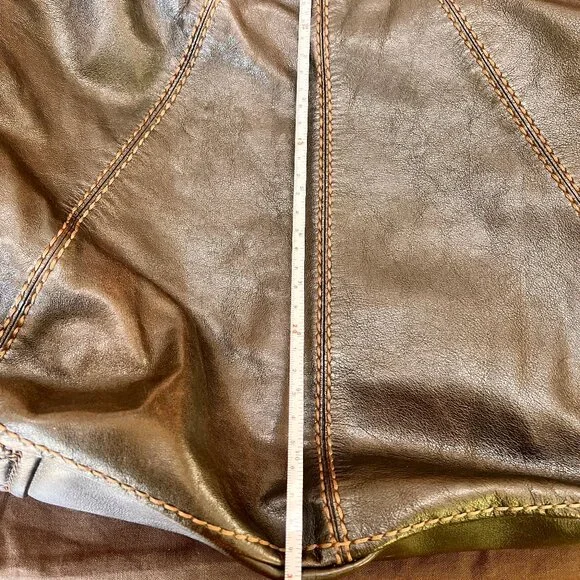 Authentic Tod's Shoulder Hobo Bag in Soft Brown Leather with contrast stitching - Picture 12 of 14